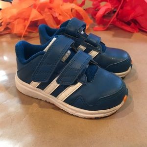 Toddler Adidas size 6